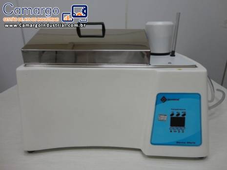 Banho maria para laboratórios Quimis