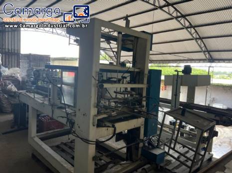 Enfardadeira embaladora autom�tica com t�nel de encolhimento para garrafas e frascos em fardos
