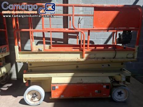 Plataforma elevat�ria tipo tesoura JLG