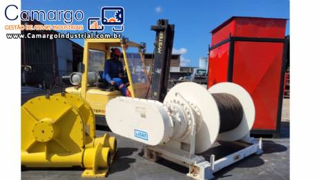 Guincho com acionamento hidr�ulico movimenta��o e atraca��o naval LIDAN
