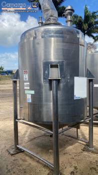 Tanque em a�o inox com agitador 2.500 litros